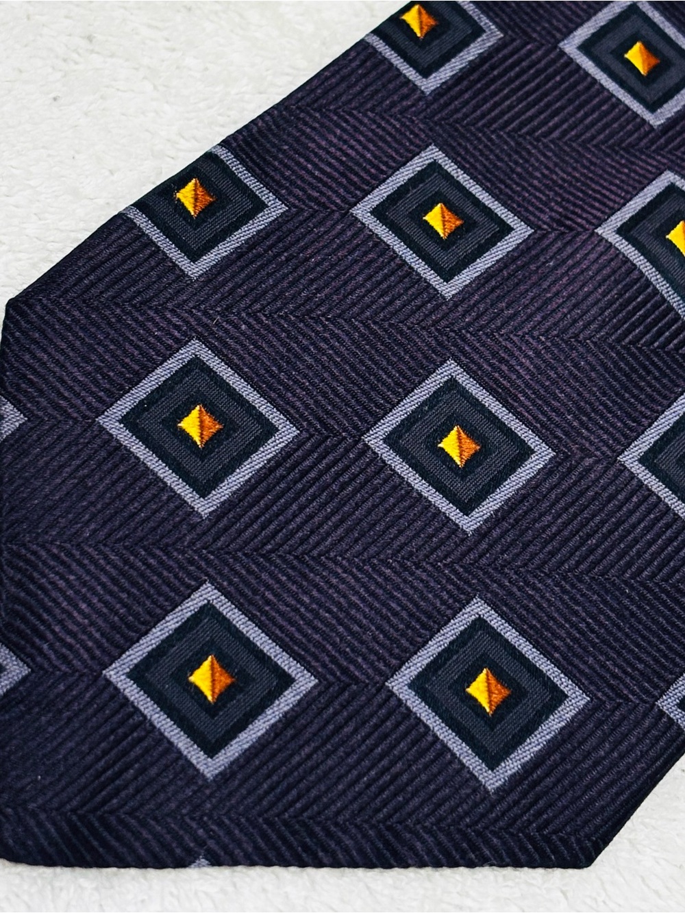 Brand New High quality Tie By JOS A. BANK (Signature Collection)